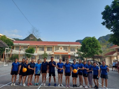 Công đoàn Trường THPT Thông Huề - Công đoàn Trường THCS Thông Huề giao lưu bóng truyền hơi kỷ niệm 94 năm ngày thành lập hội LHPN Việt Nam (20/10/1930 -20/10/2024)