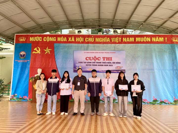 Học sinh trường THPT Thông Huề tham gia Cuộc thi sáng tạo dành cho thanh, thiếu niên và nhi đồng huyện Trùng Khánh năm 2025.