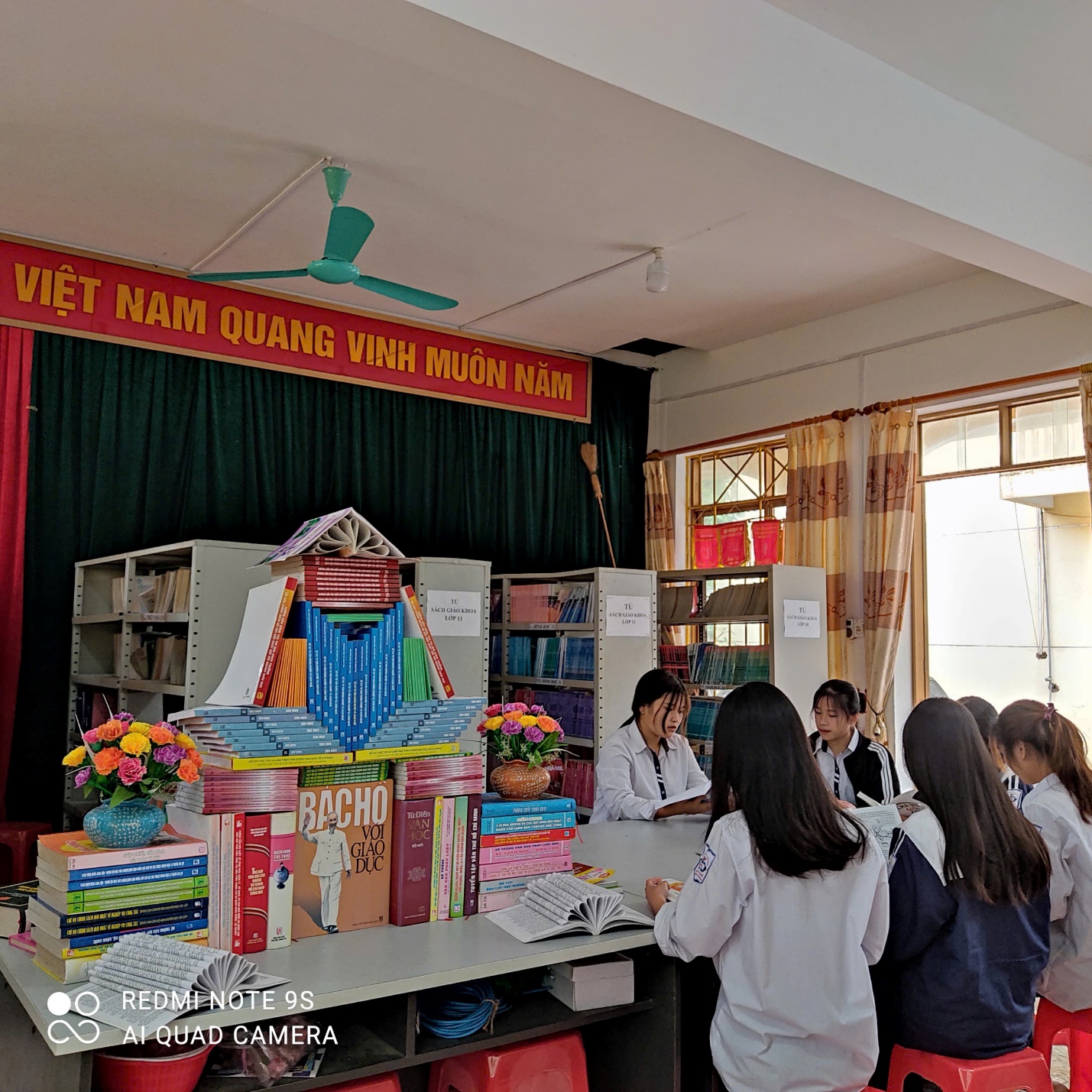 Tuổi trẻ trường THPT Thông Huề hưởng ứng ngày sách Việt Nam 21/4 với chủ đề “ Nâng cao tri thức, kỹ năng, phát triển tư duy, giáo dục từ Sách”